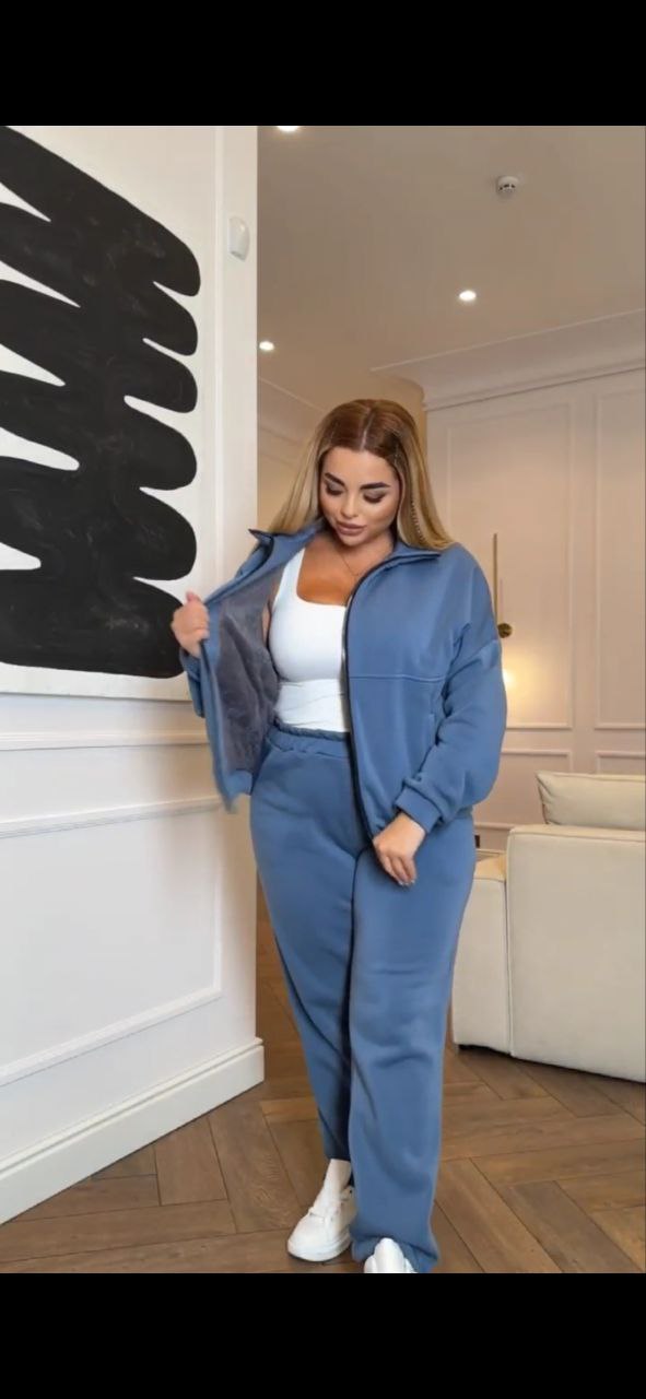 АКЦІЙНА ЦІНАТеплий костюм - з підкладом Teddi
Тканина: трьонитка з начосом, куртка має підклад Тeddi
Штанці прямого крою- мають регулятори( є можливість трансформувати в джогери)
 Обхват грудей 110/120/130
Штанці
Довжина 102/103/104
Об 110/120/130