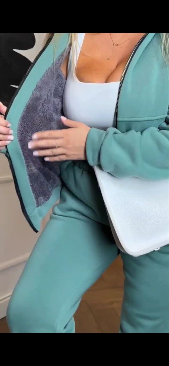 Акційна цінаТеплий костюм - з підкладом Teddi
Тканина: трьонитка з начосом, куртка має підклад Тeddi
Штанці прямого крою- мають регулятори( є можливість трансформувати в джогери)
 Обхват грудей 110/120/130
Штанці
Довжина 102/103/104
Об 110/120/130