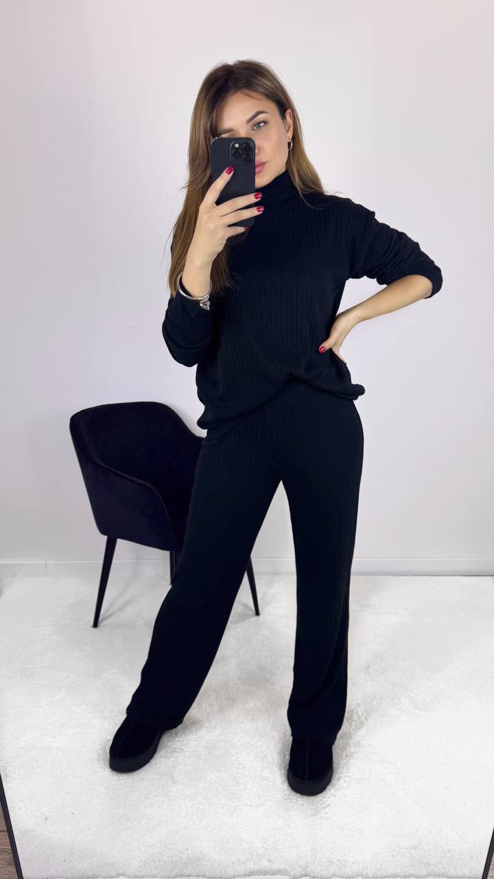 Костюм 
Тканина ангора трикотаж вязка
Костюм штани вільного крою, талія на резинці. Кофта вільного крою, горловина хомут. Тканина дуже тягнеться, приємна до тіла, дуже тепла