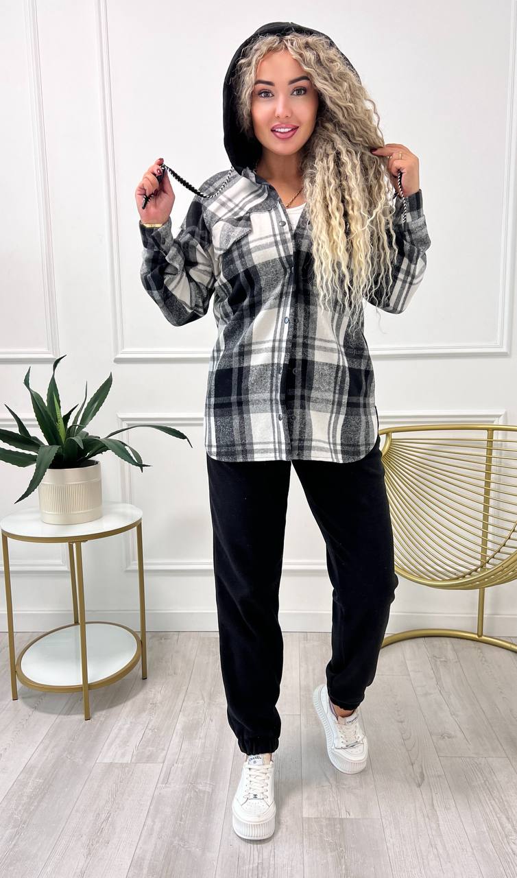 Костюм двійка 
Сорочка фланель байка тепла капюшон фліс полар
Штани фліс полар щільний
Кольори: червона- беж, черно- біла , сине - голуба, помаранчева- чорна