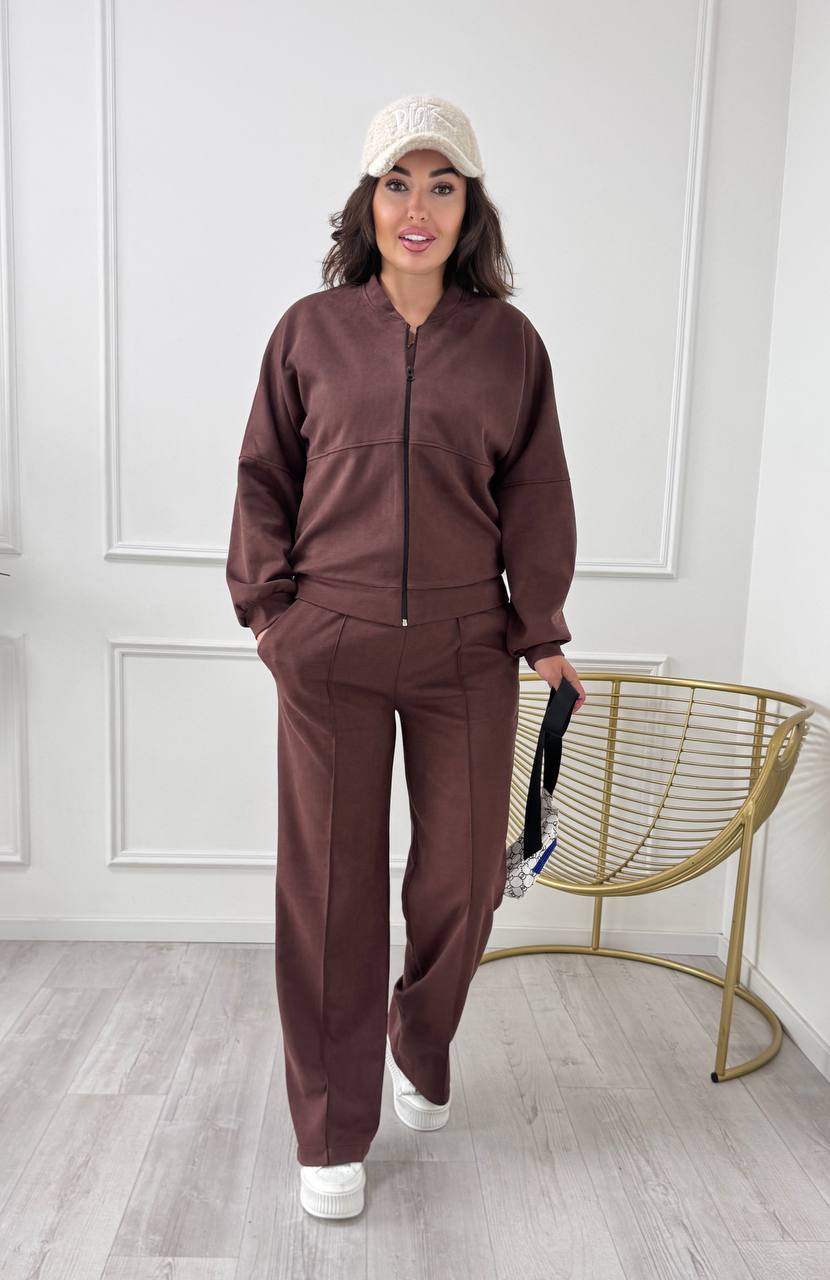 Костюм у стилі Zara 🌸🌸🌸
Тканина : замш
Кольори: моко, чорний, бордовий, графітовий, шоколад,