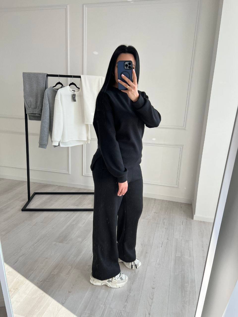 Неймовірно гарний , а головне якісний костюм 
Тканина : Ангора вʼязка Туреччина .Преміум якості 🫶
Трендові штани Палацо🔆
Класична кофтинка 🔅