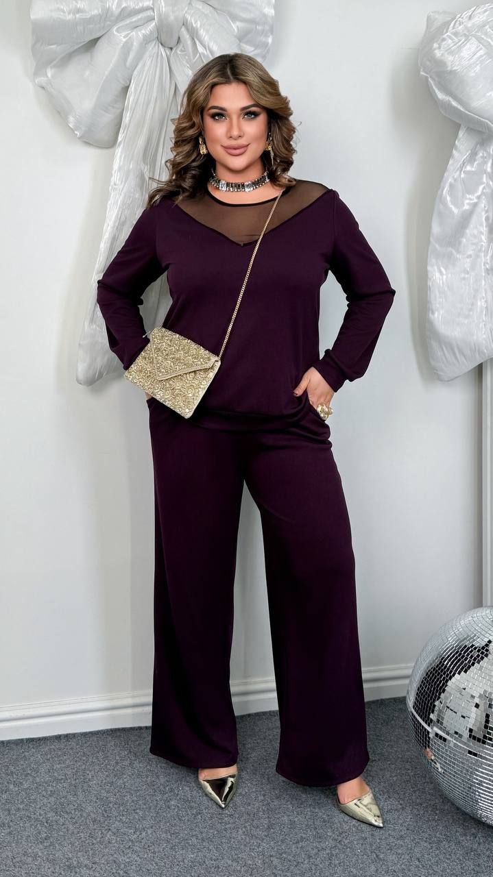 Костюм двійка
Тканина : рубчик  + сітка ( гарно тягнеться ) 
Довжина кофта : 68 см..
Довжина рукава : 66 см.
Довжина штанів : 110 см. Святковий  костюм двійка . Штани з високою посадкою , пояс на гумці . Кофта прямого покрою на манжеті , з V - подібною вставкою з сітки  .