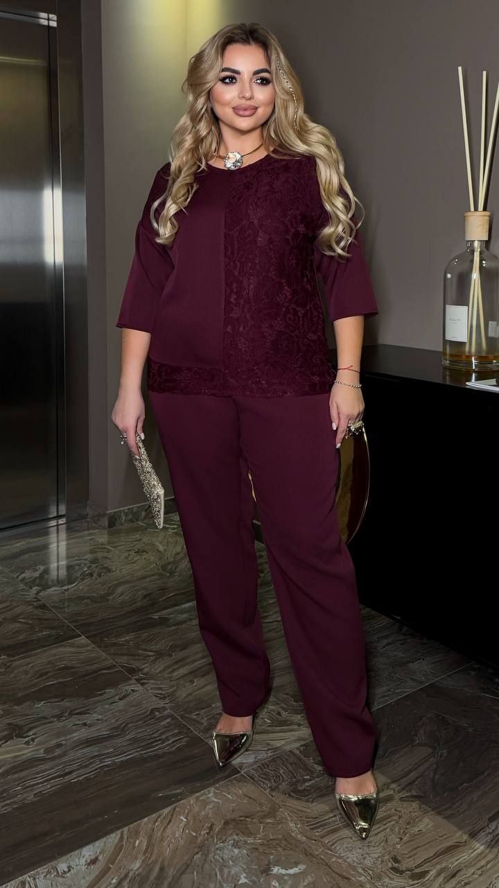 Костюм двійка
Тканина : креп - костюмка + гепюр 
Довжина кофта : 70 см..
Довжина рукава : 55 см. 
Довжина штанів : 110 см. Святковий  костюм двійка . Штани з високою посадкою , пояс на гумці . Кофта прямого покрою комбінована , рукав 3/4  .