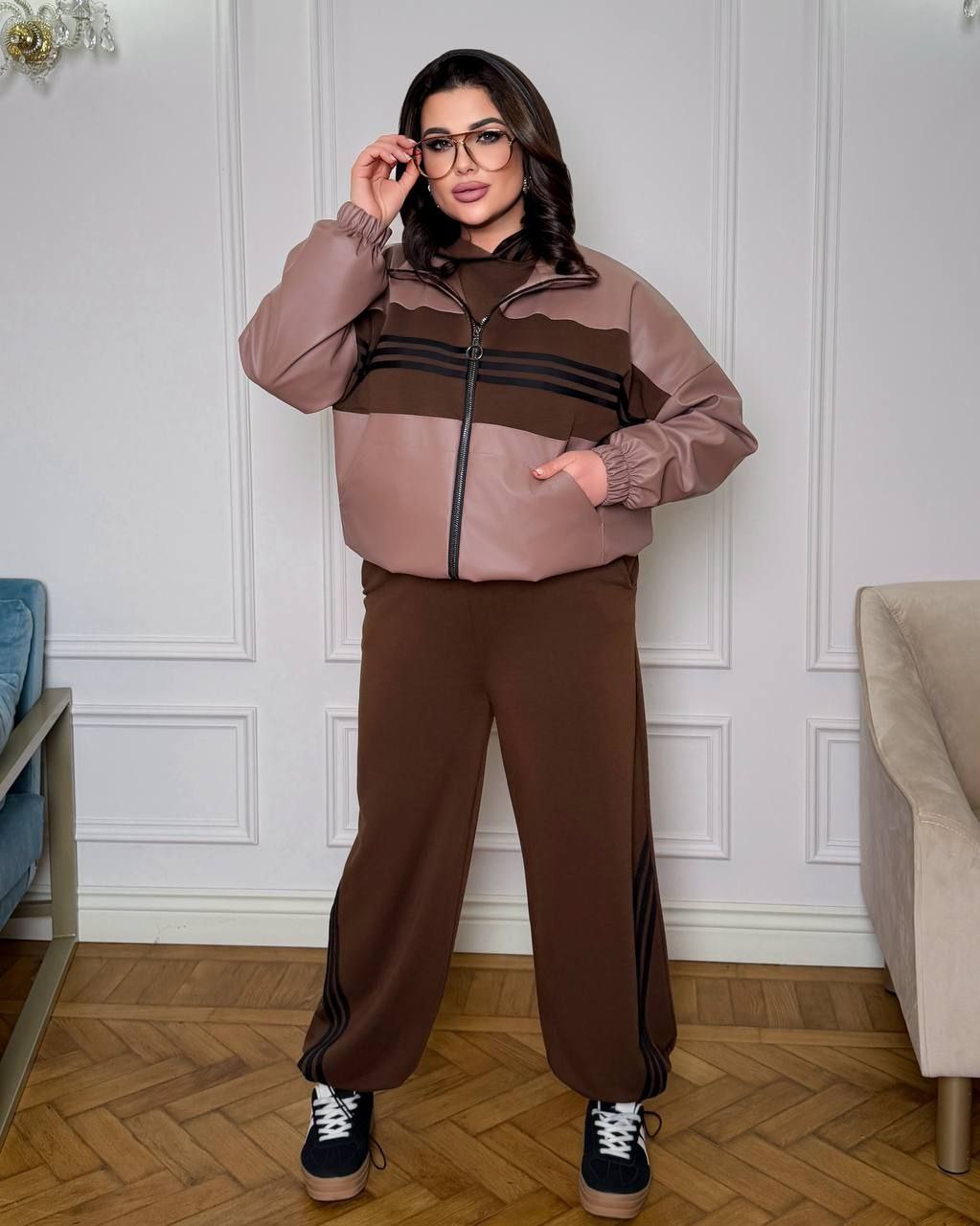 Куртка екошкіра
Тканина куртки  : якісна еко - шкіра  , підкладка  .
Довжина куртки  : 68 см. 
Довжина рукава : 76 см 
Куртка на блискавці , кишені кенгуру  , рукав  та  низ на гумці  , на підкладці
Артикул: GARNA-169561