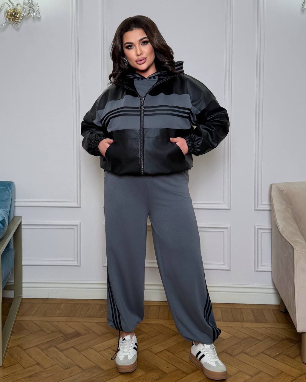 Куртка екошкіра
Тканина куртки  : якісна еко - шкіра  , підкладка  .
Довжина куртки  : 68 см. 
Довжина рукава : 76 см 
Куртка на блискавці , кишені кенгуру  , рукав  та  низ на гумці  , на підкладці
Артикул: GARNA-921209