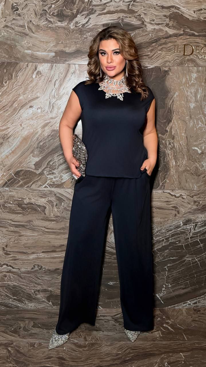 Костюм
Костюм двійкаМодель № 7899
Тканина : мікро дайвінг ( гарно тягнеться )  
Довжина кофта : 62 /72 см..
Довжина штанів : 110 см. Святковий  костюм двійка . Штани з високою посадкою , пояс на гумці . Кофта прямого покрою з заду подовжена .
Артикул: GARNA-501458