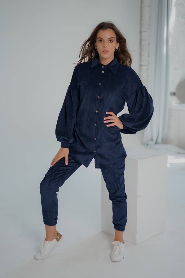 Знижки Костюм вельвет
КОСТЮМ
Сорочка арт 327
матеріал - вельвет на бавовняній основі, Довжина 79см, довжина рукава від шиї 74см.
штани високої посадки, Довжина по швам: 98/71 см , в боці потайна блискавка. Пояс пощаду на широкій резинці.
Артикул: GARNA-233904