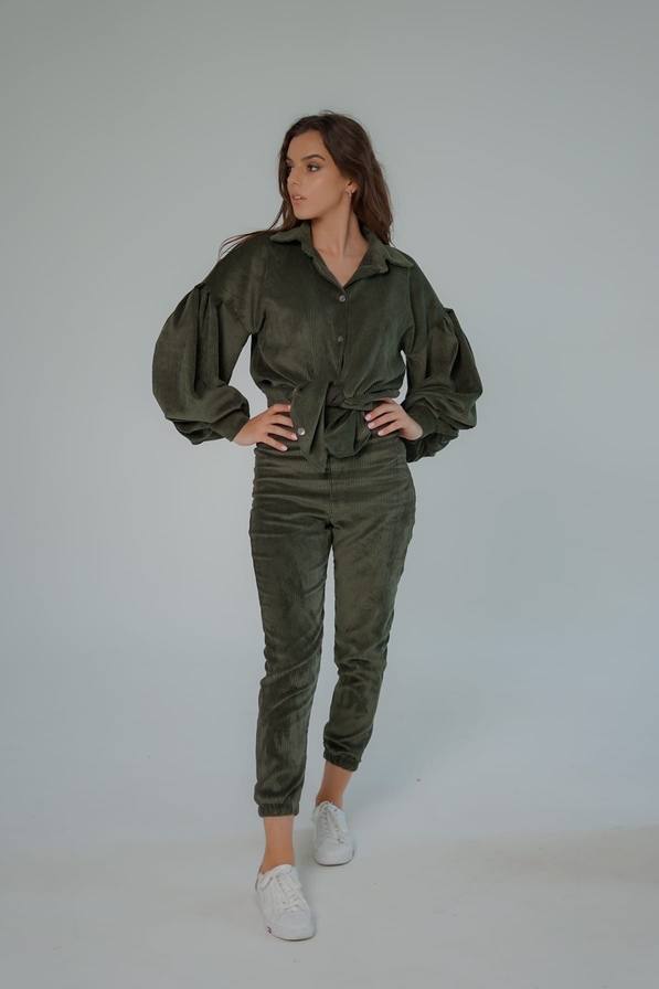 Знижки Костюм вельвет
КОСТЮМ
Сорочка арт 327
матеріал - вельвет на бавовняній основі, Довжина 79см, довжина рукава від шиї 74см.
штани високої посадки, Довжина по швам: 98/71 см , в боці потайна блискавка. Пояс пощаду на широкій резинці.
Артикул: GARNA-112847