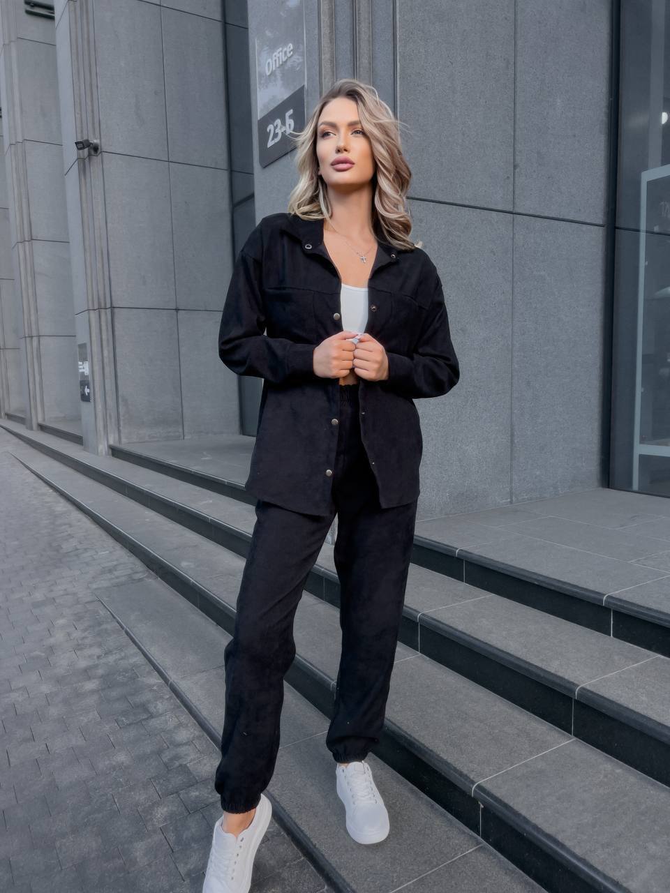 Мікровельветовий костюм
Вельветовий брючний костюм :
сорочка на кнопках, рукава на манжетах;
штани з кишенями, з простроченим поясом, низ на резинці
Артикул: GARNA-425310