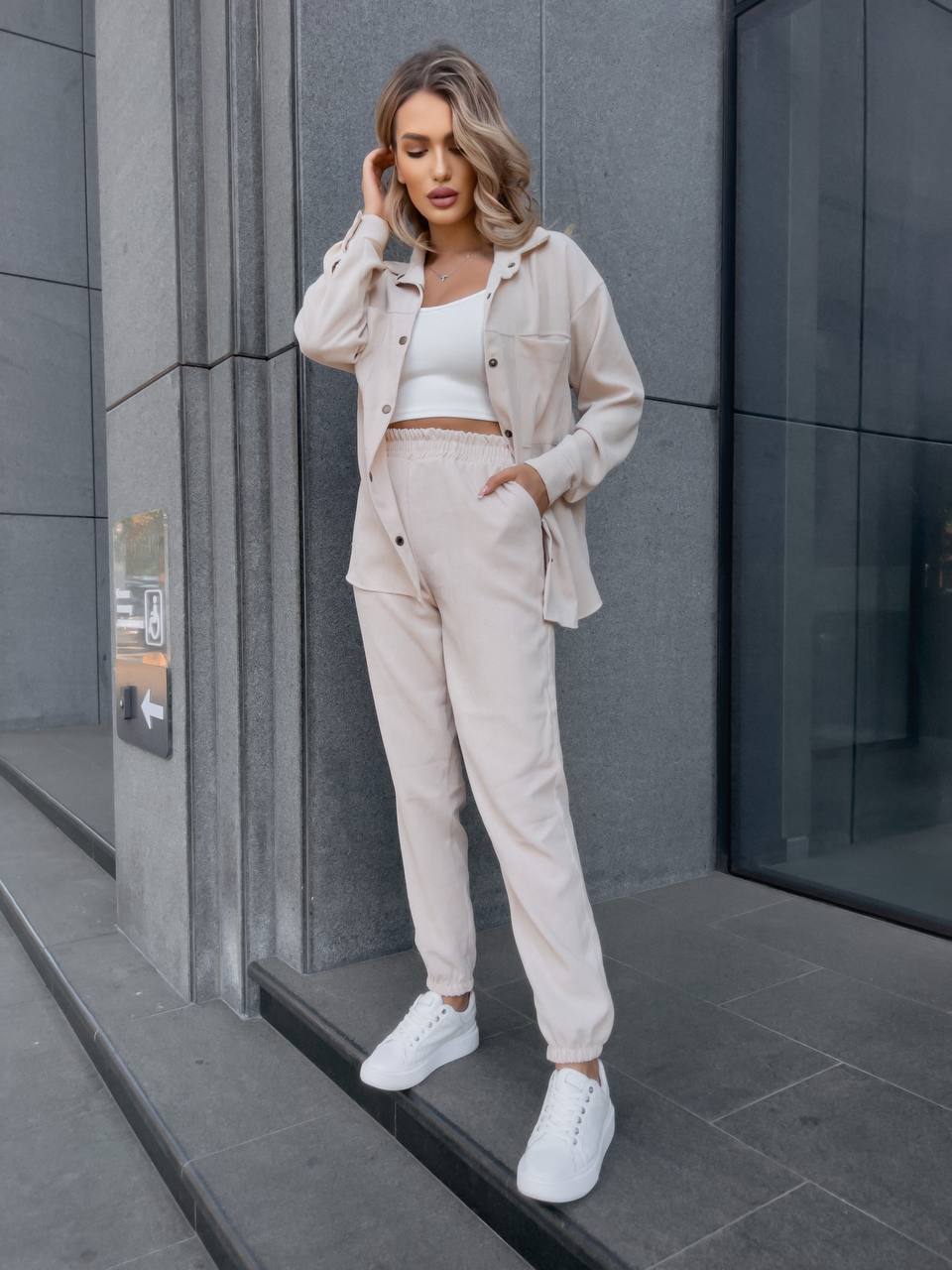 Мікровельветовий костюм
Вельветовий брючний костюм :
сорочка на кнопках, рукава на манжетах;
штани з кишенями, з простроченим поясом, низ на резинці
Артикул: GARNA-778484