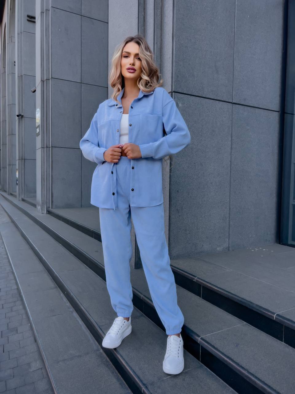 Мікровельветовий костюм
Вельветовий брючний костюм :
сорочка на кнопках, рукава на манжетах;
штани з кишенями, з простроченим поясом, низ на резинці
Артикул: GARNA-895820