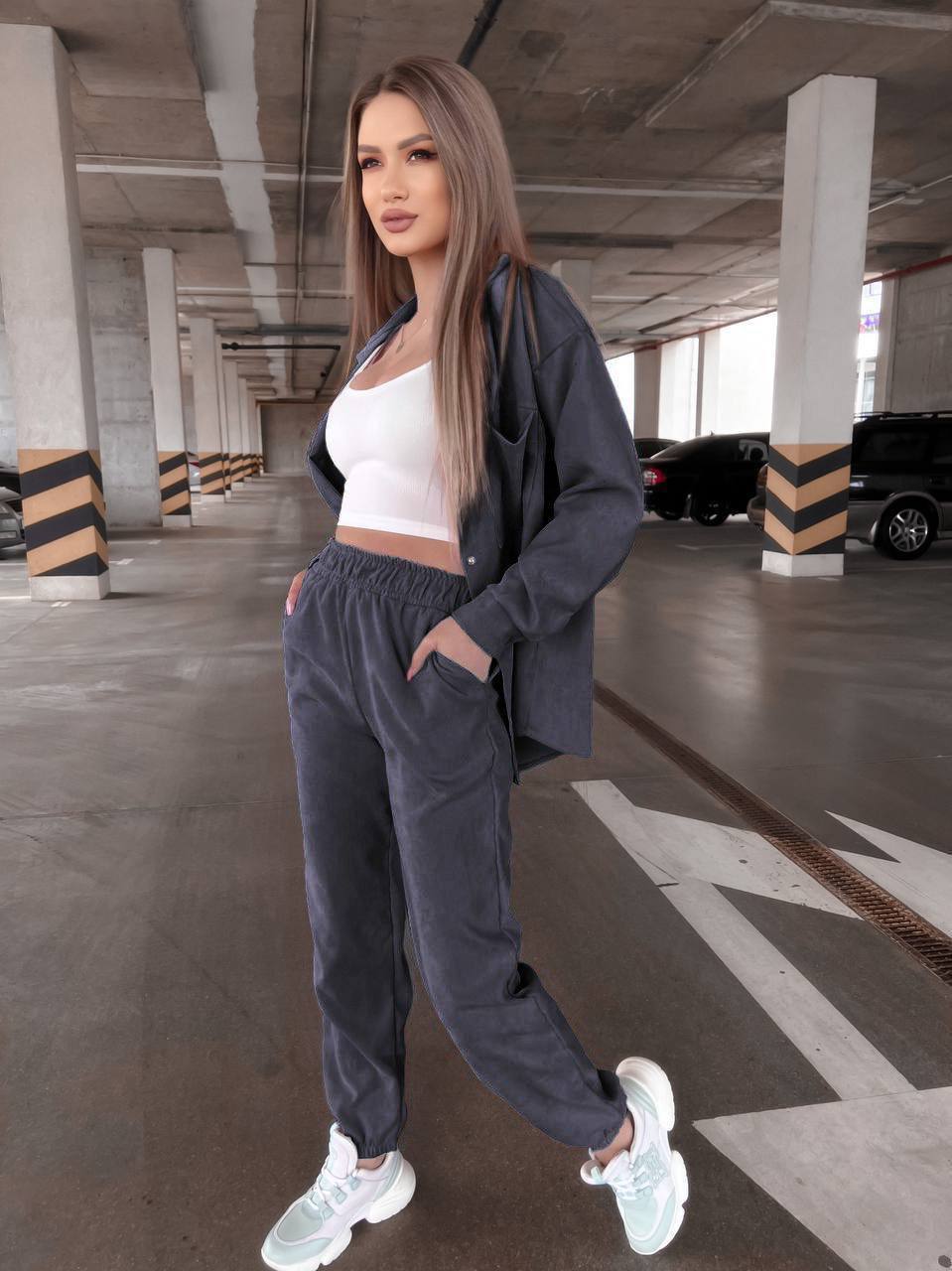 Мікровельветовий костюм
Вельветовий брючний костюм :
сорочка на кнопках, рукава на манжетах;
штани з кишенями, з простроченим поясом, низ на резинці
Артикул: GARNA-776306