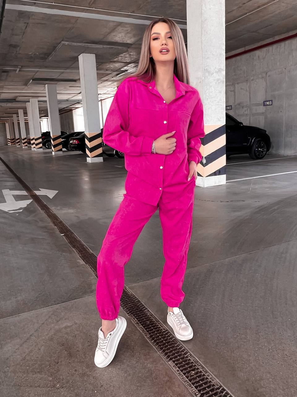 Мікровельветовий костюм
Вельветовий брючний костюм :
сорочка на кнопках, рукава на манжетах;
штани з кишенями, з простроченим поясом, низ на резинці
Артикул: GARNA-642194