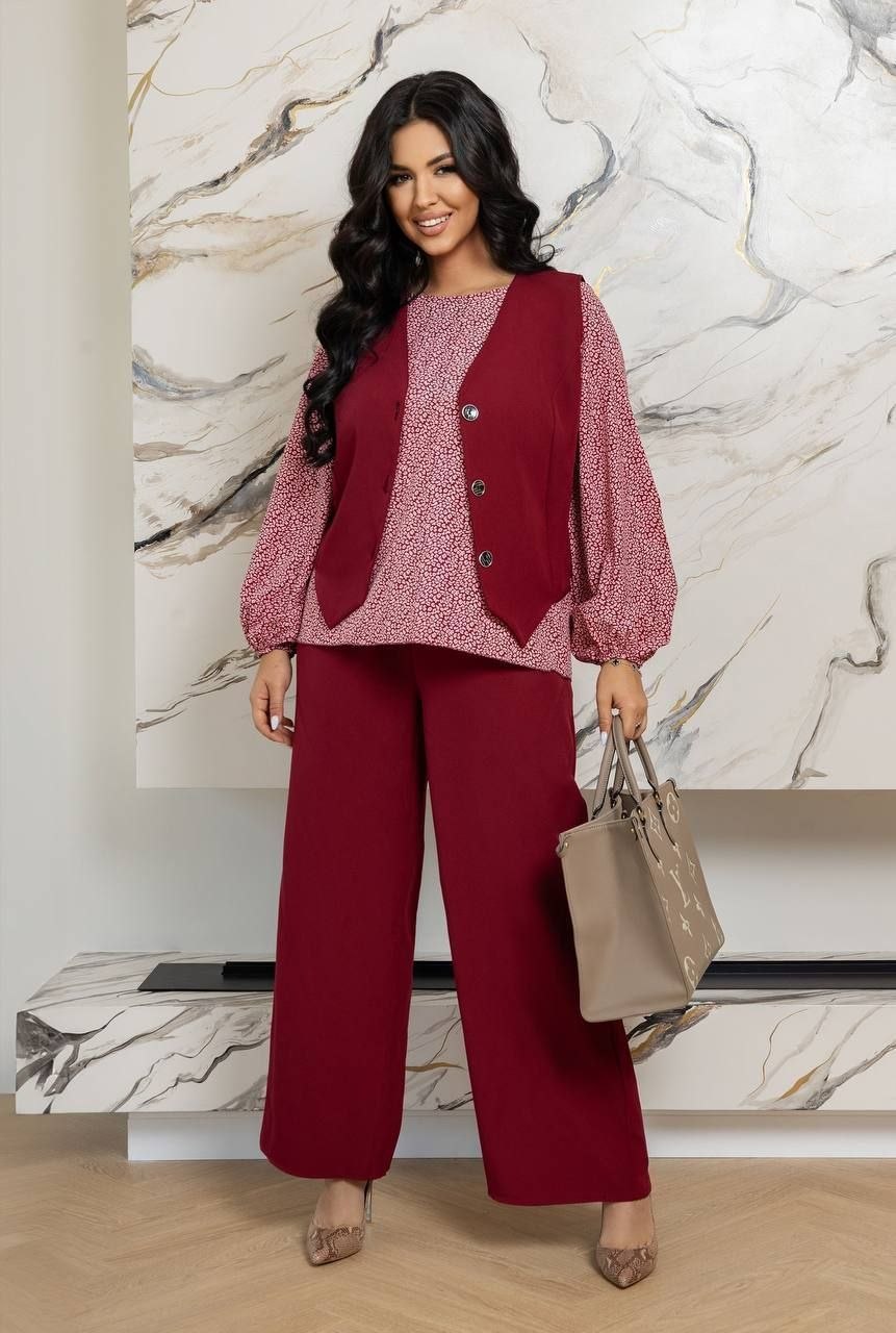 Знижки!Костюм трійка
Костюм трійка 
Модель № 7615-1
Тканина :  креп - костюмка  + софт 
Довжина жилетки : 62 см.
Довжина блузи : 65 см. 
Довжина рукава : 61 см. 
Довжина штанів : 105 см. (пояс на гумці )
Трендова трійка цього сезону - штани + жилетка  + блуза , штани вільного покрою , з бічними кишенями  , пояс на гумці . Жилетка прямого покрою  , на ґудзиках , з заду завʼязка . Блуза з обʼємними рукавами низ на резинці . Тканина  гарної якості , зносостійка , не леняє , не кашлатиться , приємна на дотик .
Артикул: GARNA-608760