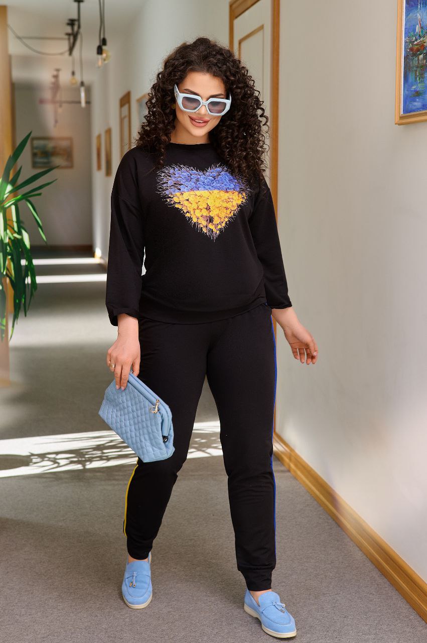 Костюм патріотичний
Костюм патріотичний 221
Тканина:
Двухнитка гарної якості не кошлатиться + декоровано апплікацією.
Артикул: GARNA-985643