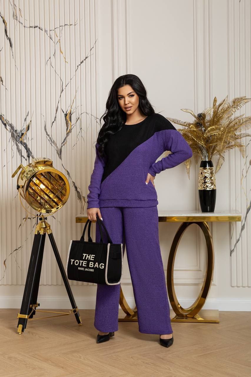 Костюм трикотаж на флісі
Костюм двійка Мод № 7672
Тканина : ангора  на флісі 
Довжина худі : 70 см..
Довжина рукава : 76 см. ( від горловини ) 
Довжина штанів : 107 см. (пояс на гумці )
Практичний стильний костюм , штани прямого покрою  , з бічними кишенями  , пояс на гумці  . Худі прямого покрою  ,з спущеним рукавом . Тканина  гарної якості , зносостійка  , приємна на дотик .
Артикул: GARNA-700746