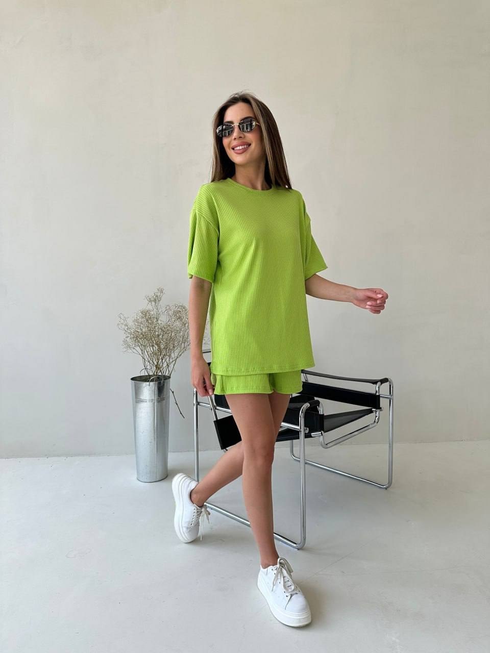 Костюм з шортами
костюм двійка, шорти  + широка футболка вільного крою 
 1(42-44)Футболка ОГ 116 Довжина 67 Шорти ОС 96 довжина 38
2(46-48) Футболка ОГ 122 Довжина  68 Шорти ОС 106 Довжина 40
Тканина: високоякісний рубчик(мустанг
Артикул: GARNA-783287