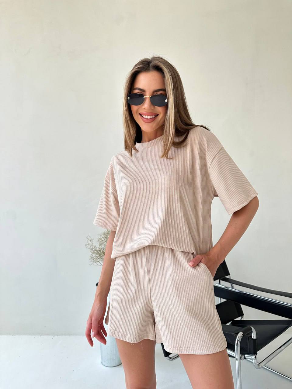 Костюм з шортами
костюм двійка, шорти  + широка футболка вільного крою 
 1(42-44)Футболка ОГ 116 Довжина 67 Шорти ОС 96 довжина 38
2(46-48) Футболка ОГ 122 Довжина  68 Шорти ОС 106 Довжина 40
Тканина: високоякісний рубчик(мустанг
Артикул: GARNA-768476