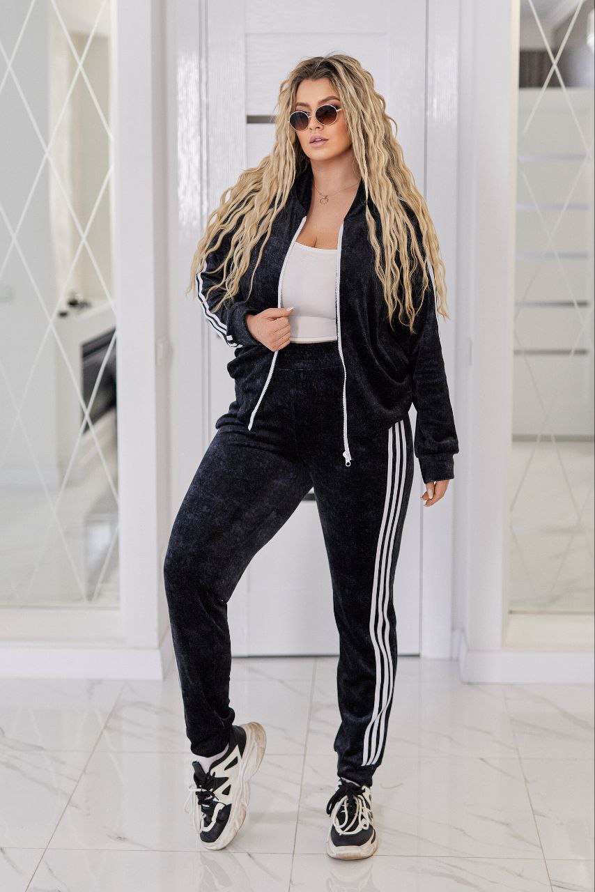 ЗНИЖКИ Костюм велюр
Костюм 320вд
Тканина:    
Велюр мрамор, дуже гарної якості + оформлено лампасами.
Артикул: GARNA-662414