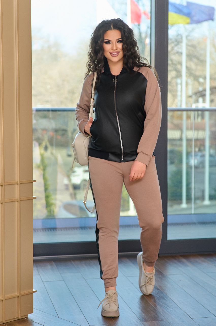 ЗНИЖКИ Костюм екошкіра
Костюм 223вд
Тканина:
Двухнитка ,не кашлатиться,+ эко шкіра високої якості, + манжет і горловина з ребани.
Артикул: GARNA-194016