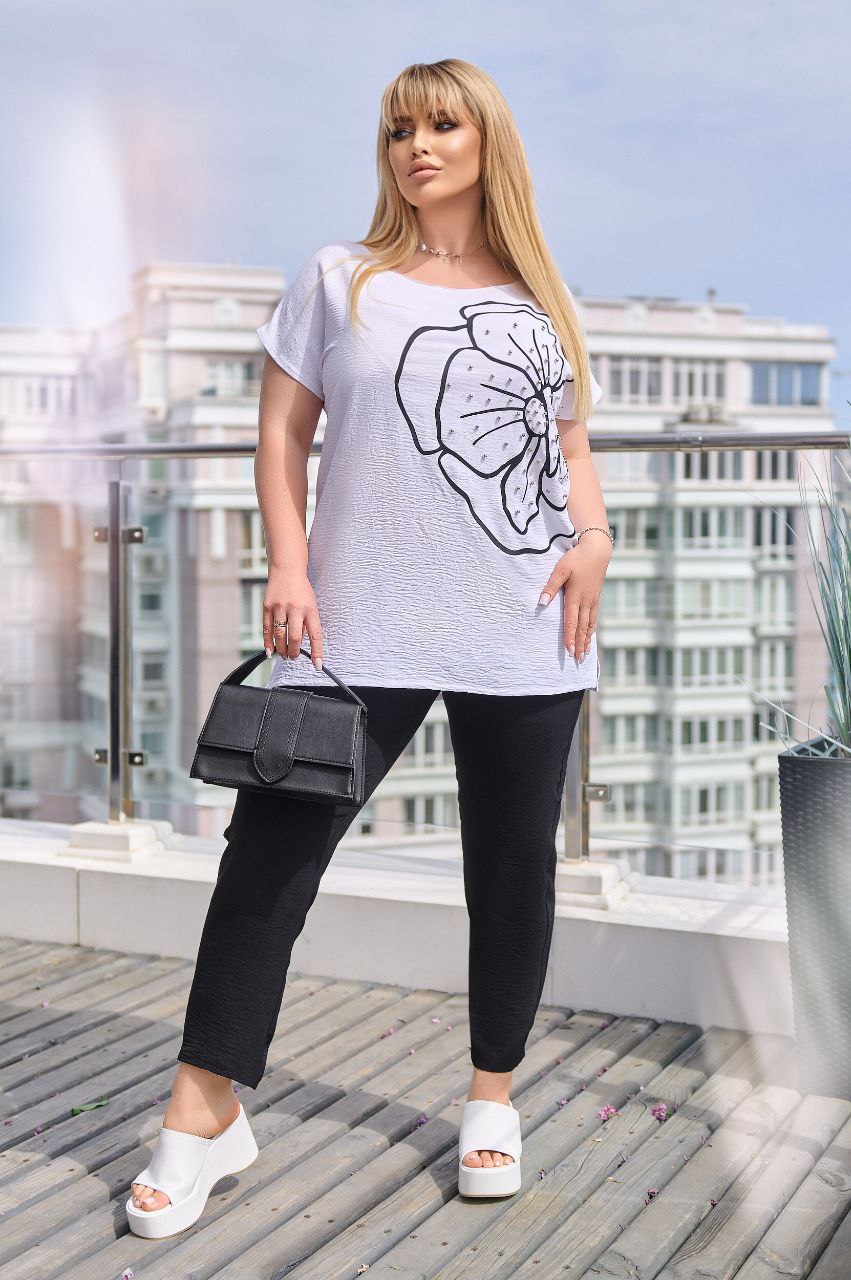 ЗНИЖКИ Костюм екошкіра
Костюм 947вд
Тканина:
Двухнитка ,не кашлатиться,+ эко шкіра високої якості, + манжет і горловина з ребани.
Артикул: GARNA-632208