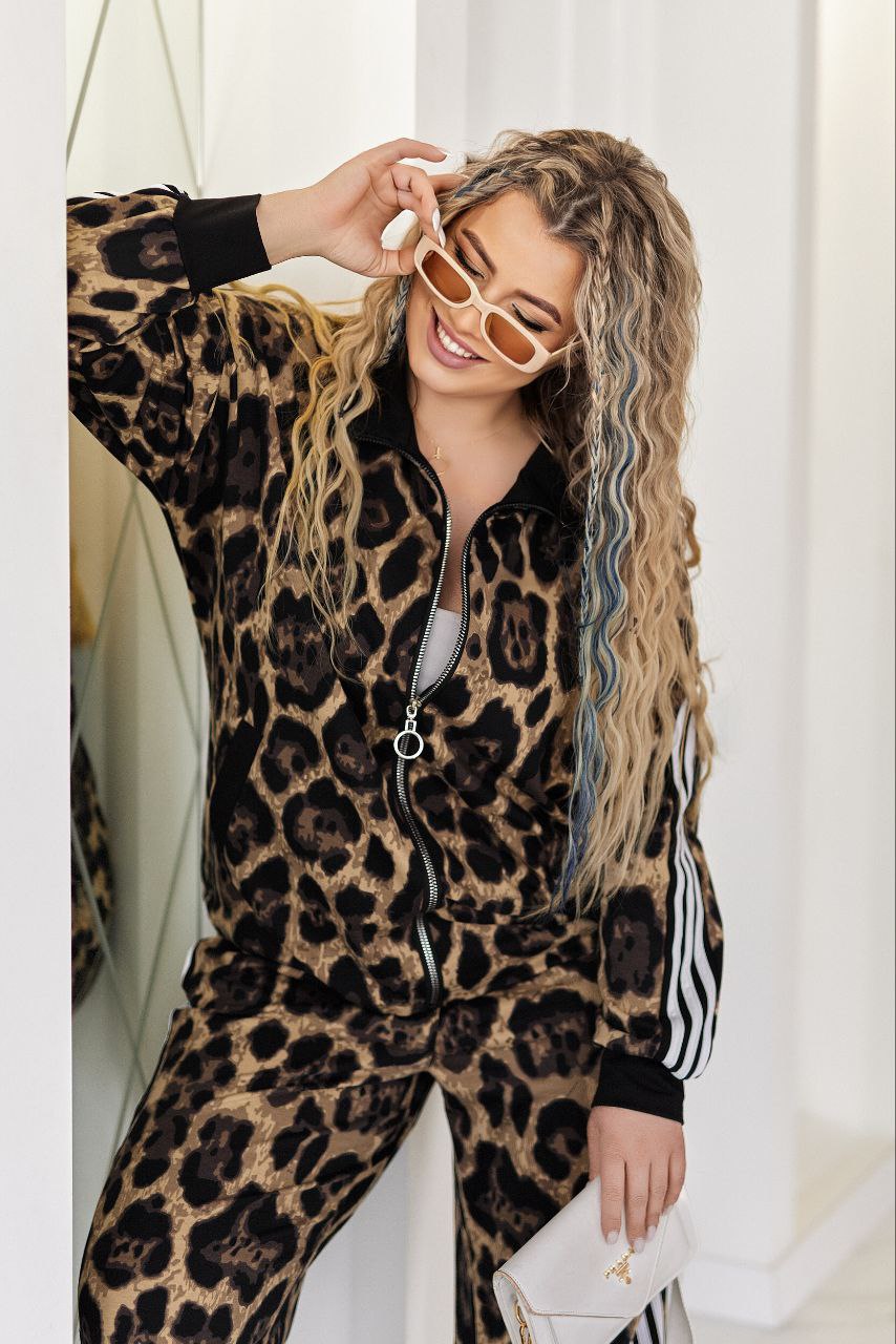 ЗНИЖКИ Костюм двонитка
Костюм 324вд
Тканина:
Двухнитка принтована гарної якості + лампаси.
Артикул: GARNA-154250