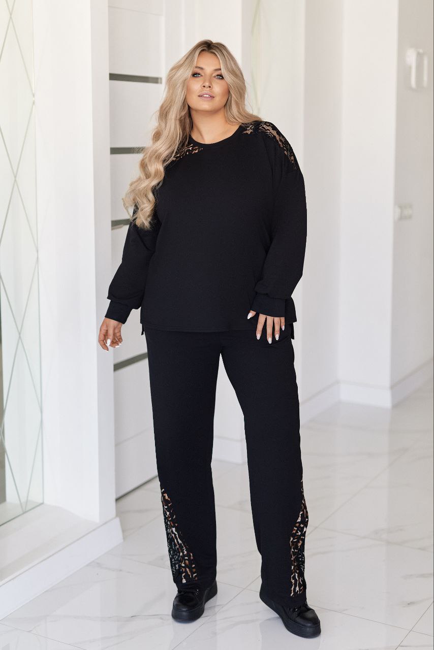 ЗНИЖКИ Костюм двонитка
Костюм 329вд
Тканина:
Двухнитка принтована гарної якості + гіпюрлампаси.
Артикул: GARNA-145513